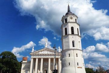 Radtour zu den Höhepunkte von Vilnius: Ikonenhafte Wahrzeichen & versteckte Kostbarkeiten